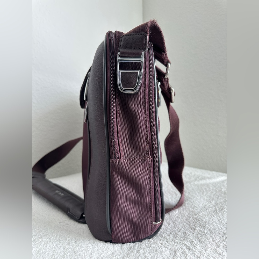 Tumi Burgundy Nylon T-Pass Kennedy Deluxe Brief Laptop Bag‎ - Picture 8 of 17